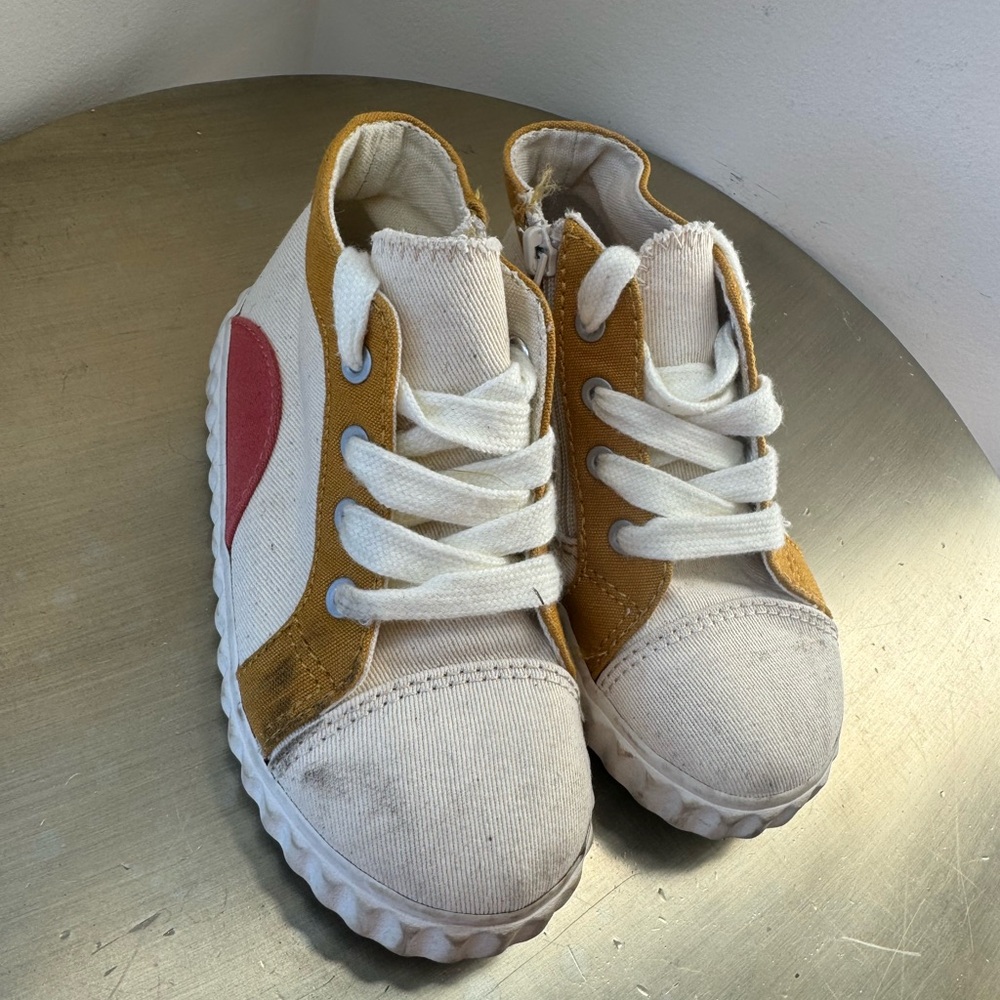 Zara Kids Shoe, size 9C, retro colours, zip side